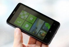 Windows Phone 7 đắt chỉ thua iPhone 4