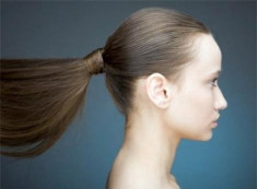 10 Thói quen xấu khiến mái tóc dài suông mượt của bạn gái trở nên xơ xác gãy rụng