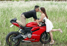 Bộ ảnh cưới tuyệt đẹp của cặp đôi Sài Thành bên cạnh Ducati 899 Panigale