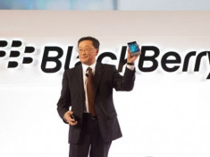 CEO John Chen giải thích tại sao BlackBerry vẫn tiếp tục sản xuất điện
