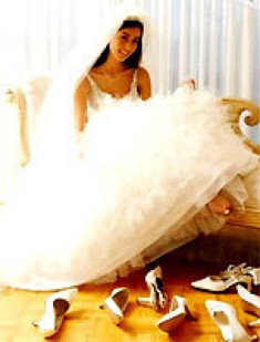 Chọn giày cho váy cưới