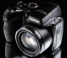 FinePix S2000HD - siêu zoom chụp đẹp