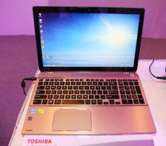 Hình ảnh thực tế Toshiba Satellite P50 tại Việt Nam