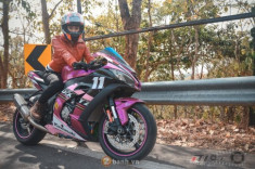 Kawasaki Ninja ZX-10R 2016 màu hồng nổi bật của nữ biker