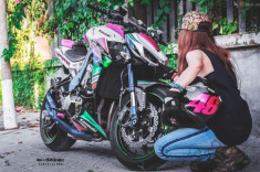 Kawasaki Z1000 2016 với vẻ ngoài nổi bật bên cạnh cô nàng cá tính
