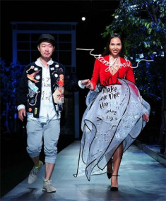 Những con chữ, trang sách đã nhảy múa trên sàn catwalk như thế nào?