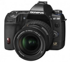 Olympus E-30 - gạch nối giữa E-3 và E-520