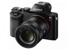 Sony Alpha A7S quay video 4K có giá 2.500 USD