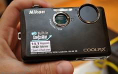 Xem camera kiêm máy chiếu của Nikon trình diễn