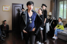 Xuân Lan chỉ đạo catwalk show Kelly Bùi ở Thượng Hải