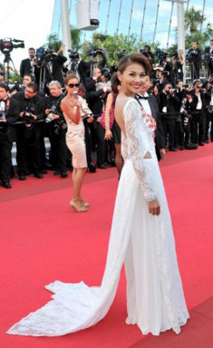 Áo dài Việt lần đầu tỏa sáng tại Cannes