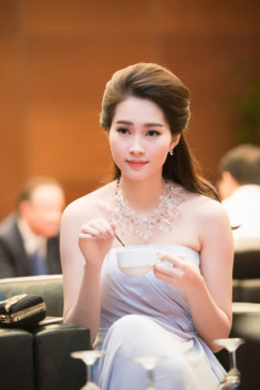 Hoa hậu Đặng Thu Thảo xinh như tiên nữ giáng trần