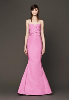 “Suy nghĩ màu hồng!” từ áo cưới Vera Wang