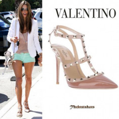 Đôi giày nghìn đô của Valentino không ngừng “hút” sao Việt