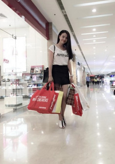 Hoa mắt nhìn sao Việt vung tiền mua sắm