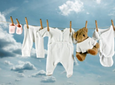 Học cách giặt quần áo trẻ sơ sinh an toàn cho bé
