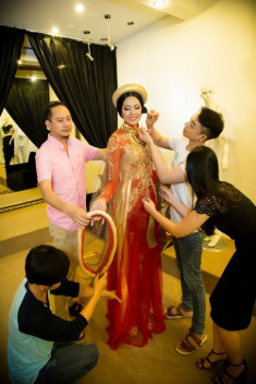 Lạ lẫm với áo dài truyền thống của Nguyễn Thị Loan