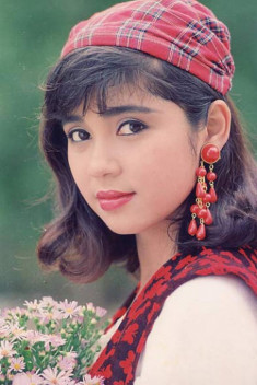 Sao Việt trở lại với thời trang tóc thập niên 90