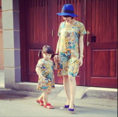 Thời trang hè đầy màu sắc của mẹ con Mi Vân