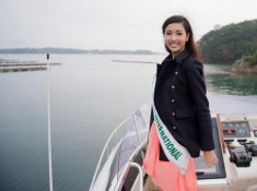 Thúy Vân thân thiện bên Hoa hậu Quốc tế 2015