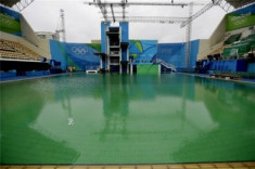 Đã phát hiện nguyên nhân khiến nước hồ bơi Olympic chuyển màu xanh lá