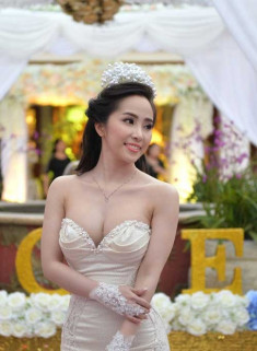 Tuần qua: Cô dâu Quỳnh Nga cuốn hút với vòng 1 tròn đầy
