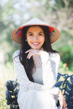Cô gái Việt cao 1m79 ở Mỹ gợi cảm với áo dài trắng