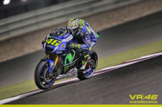 Hình ảnh Valentino Rossi và siêu xe M1 tại Qatar Test 2016