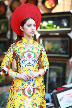 Hoa hậu Việt kiều hân hoan lần đầu mặc áo dài đón xuân