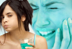  Lạm dụng nước súc miệng gây hư răng 