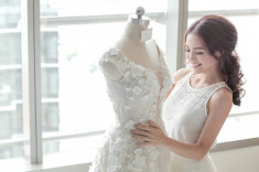 Linh Phi thay hai váy cưới lộng lẫy và gợi cảm trong hôn lễ