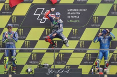 Lorenzo tạm vươn lên dẫn đầu bảng tổng sắp mùa giải MotoGP 2016