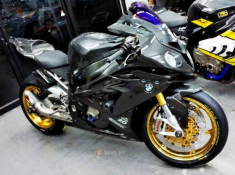 Siêu xe BMW HP4 trong bản độ full carbon đầy mê hoặc