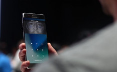  Thử mở khoá bằng mống mắt trên Galaxy Note 7 