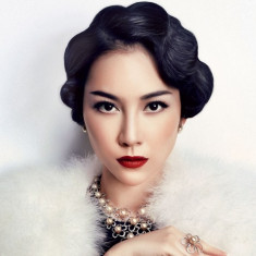 Top 10 mỹ nhân Việt đẹp kiêu kỳ với tóc uốn cổ điển