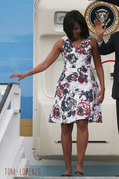Váy của phu nhân Obama lại “cháy” hàng