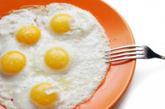  Ăn hơn 20 quả trứng một tuần, rối loạn chuyển hóa mỡ 
