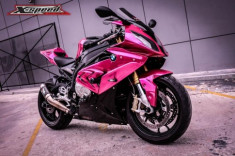 BMW S1000RR 2015 màu hồng chrome đầy nổi bật của nữ biker Thái