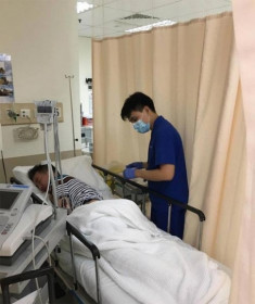 Đàm Vĩnh Hưng nhập viện cấp cứu ở Singapore