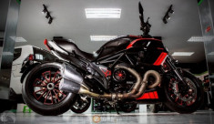 Ducati Diavel phiên bản Candy Red từ Showroom H2 Decal
