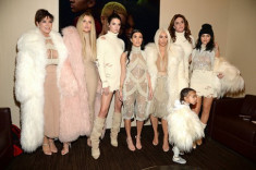 Gia đình Kim Kardashian xôm tụ tại các show thời trang