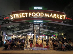 Món ăn đường phố ngon khó cưỡng lại khi đến BenThanh Street Food Market.