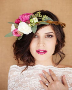 Mùa cưới 2015: Mốt dùng hoa tươi cài tóc lên ngôi
