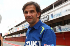 Đội đua Suzuki Ecstar được điều hành bởi cựu quản lý của Valentino Rossi