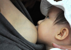  Trẻ không bú mẹ có nguy cơ tử vong gấp 14 lần 
