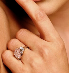 10 chiếc nhẫn cưới ‘độc nhất vô nhị’ của Sao