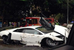  5 xe Lamborghini gặp nạn cùng một ngày ở Trung Quốc 