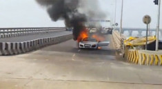  Audi R8 cháy rụi trong triển lãm siêu xe Ấn Độ 