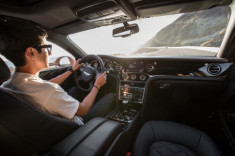  Bentley mở lớp dạy lái xe siêu sang cho khách Việt Nam 
