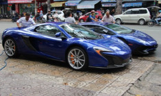  Bộ đôi McLaren 650S và Lamborghini Aventador trên đường phố 